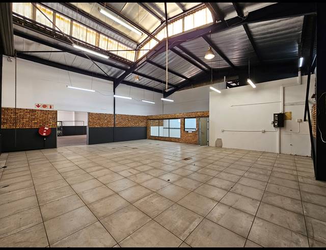 558M² WAREHOUSE TO LET IN JET PARK
